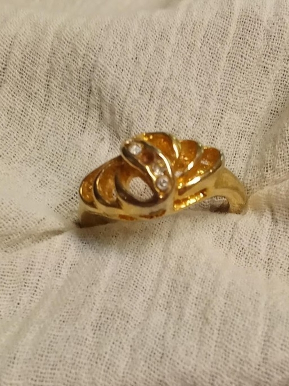 Elegant Gold-Tone Leaf Ring with Clear Accent Stones